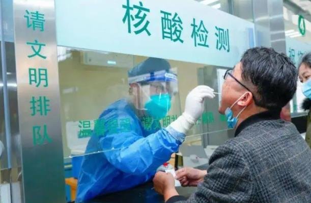 先后为26人代做核酸,金山一男子被处行政拘留,给予了我们哪些警示?