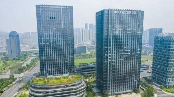 临平区区长施华淼领导一行莅临秒优调研指导