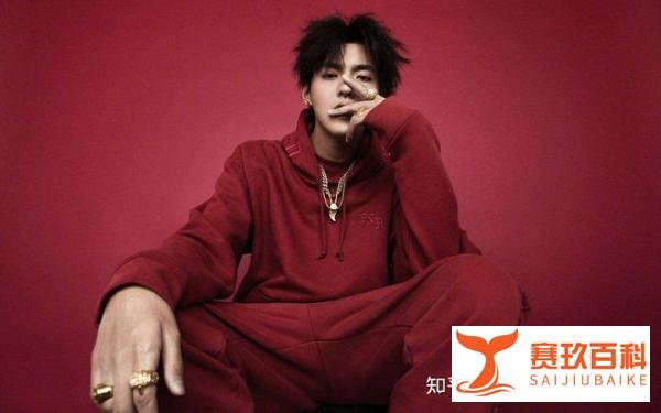 都美竹发文称吴亦凡甜言蜜语哄骗女孩,甚至还有职业拉皮条参与