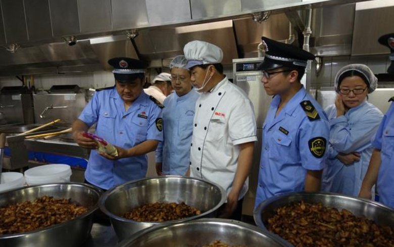 最近北京学校食堂不得制售冷食生食,这是为何?