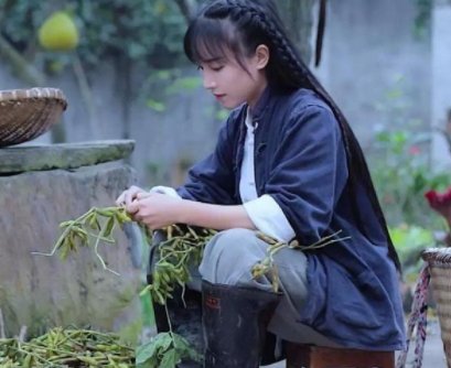 李子柒说我最不缺的是勇气，她背后有着怎样的励志人生？