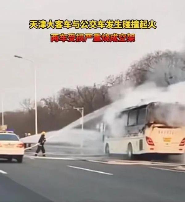 痛心!大巴车和公交车相撞导致1死37伤,大巴上都是高一学生