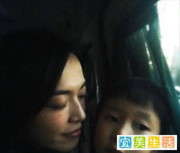 姚晨戏里被打，儿子难过哭泣，隔空喊话郭京飞别“欺负”妈妈