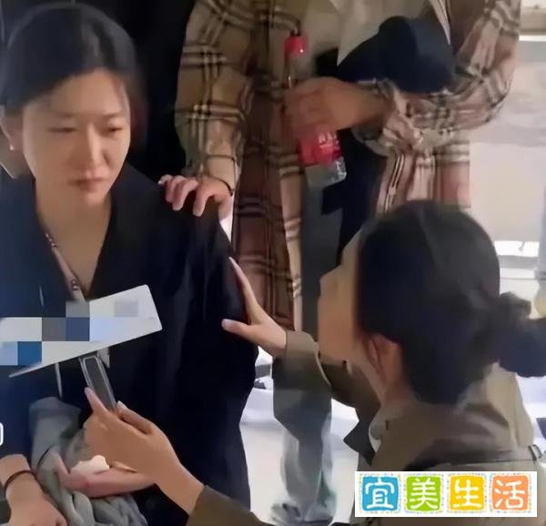 小学生被撞身亡后,母亲被网络色鬼点评身材,还称其是故意卖惨