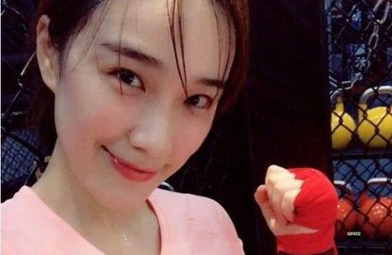 知名演员王宝强新女友曝光，两人是如何相识的？