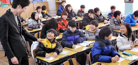委员建议提升中小学男教师比例,有必要吗?