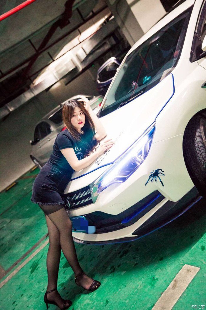 家有贤妻——媳妇当车模，启辰D60，丝袜，香车美女车库秀！！