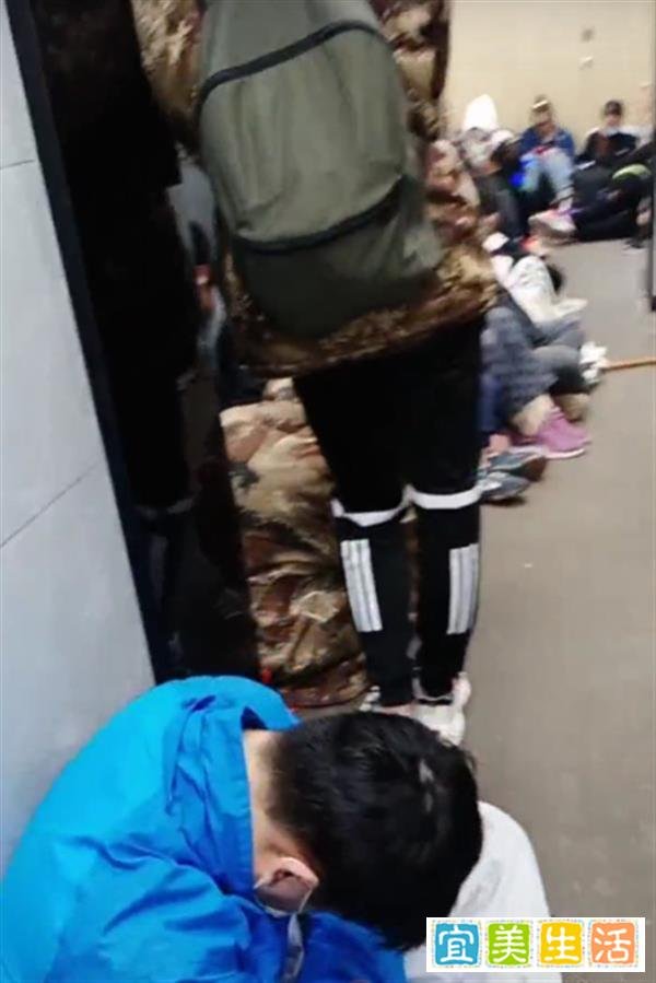 泰山顶上游客挤厕所过夜|空气源热泵