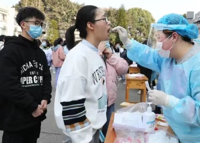 官方回应学生因家长返乡未报备被开除,事件的真相是怎样的?