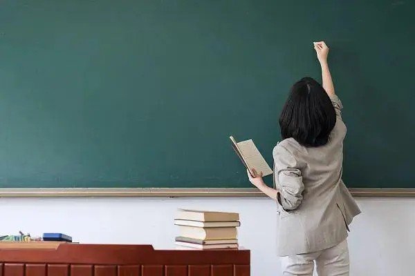 2022年的教师资格证报名时间是什么时候？