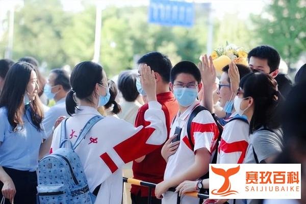 湖北一高考生起诉母校未兑现奖金承诺获5万，网友：判得好！