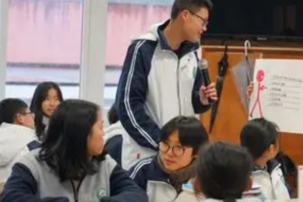 飞燕游龙的意思