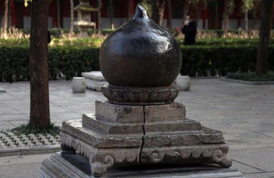 河南白马寺东汉塔尖被游客摸出包浆,游客们为何这么做?
