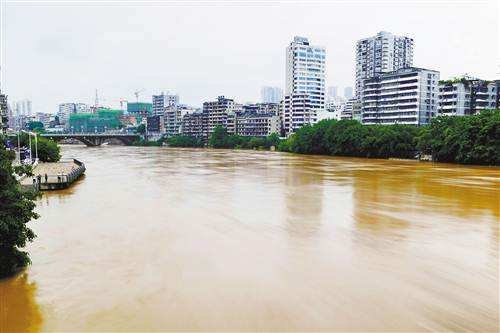朝天门门洞全部被淹没，当地洪水到底有多严重？