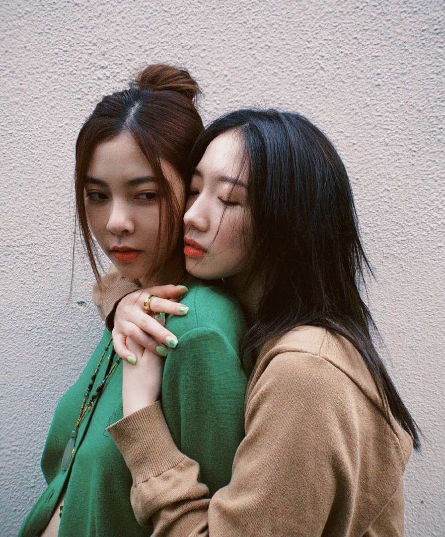 孟美岐宋妍霏发布闺蜜出游拍照指南，她们都有哪些拍照技巧？