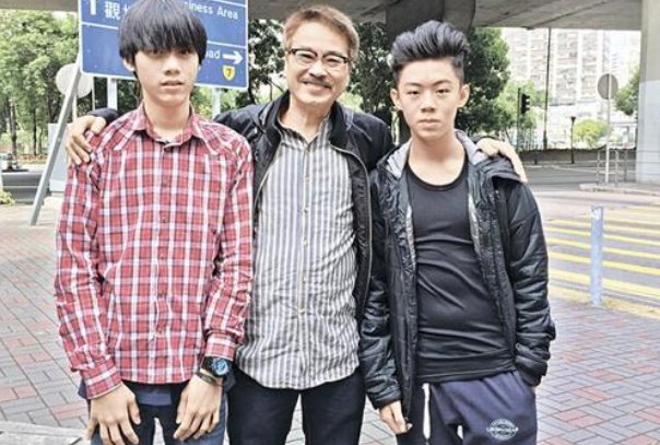 吴孟达儿子因微笑答打招呼被网曝,所谓的粉丝是不是应该好好管管了?