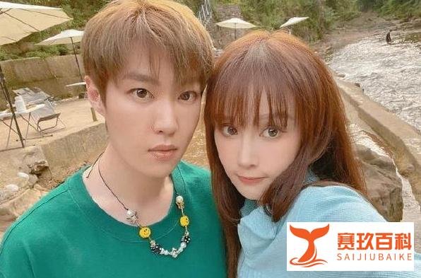 谈恋爱了，白小白直播晒出女友照片！球球吐槽男朋友说话难听