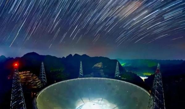 中国天眼探测137亿光年,外国科学家曾强烈抵制,还说可能遭来横祸