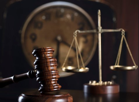 荆州一父亲被法院裁定需远离亲生儿子200米，这背后到底有何隐情？