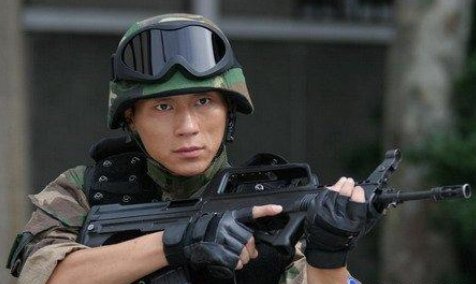 李晨身体抱恙，只能靠轮椅出行？他到底经历了什么？