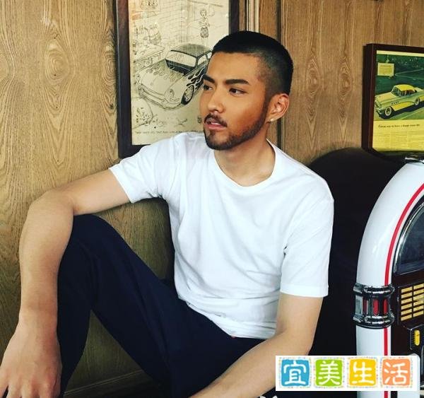 28岁吴亦凡新造型太颠覆,LV衬衫满身褶,一脸胡茬变大叔