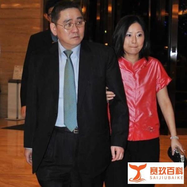 为了出轨女学生,他弃当千亿豪门接班人,最苦却是原配