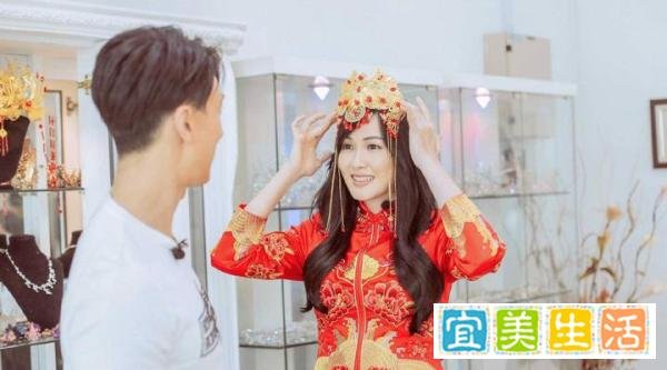 吴尊终于和妻子拍婚纱照!40岁林丽吟穿旗袍优雅,前凸后翘美极了