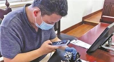 90后女出纳入职一年贪720余万，随手一个包就值20万