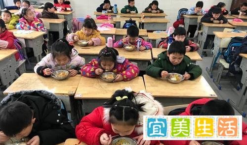 河南30名学生呕吐校长痛哭,北京的商贸供应营养午餐!谁在运作?