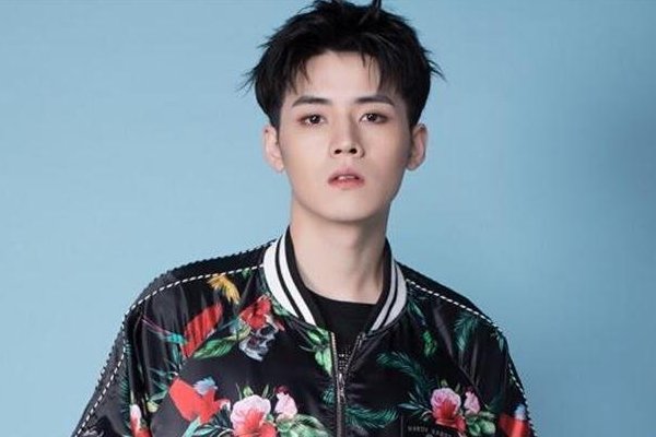 任豪的早年经历是怎样的?