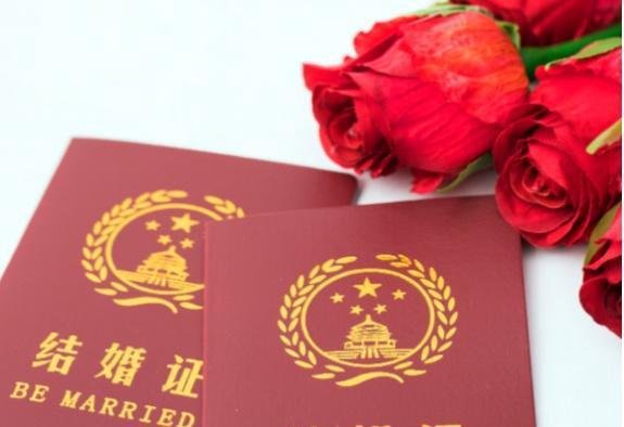 两会:建议法定结婚年龄调低至18周岁,产假2年,你怎么看?