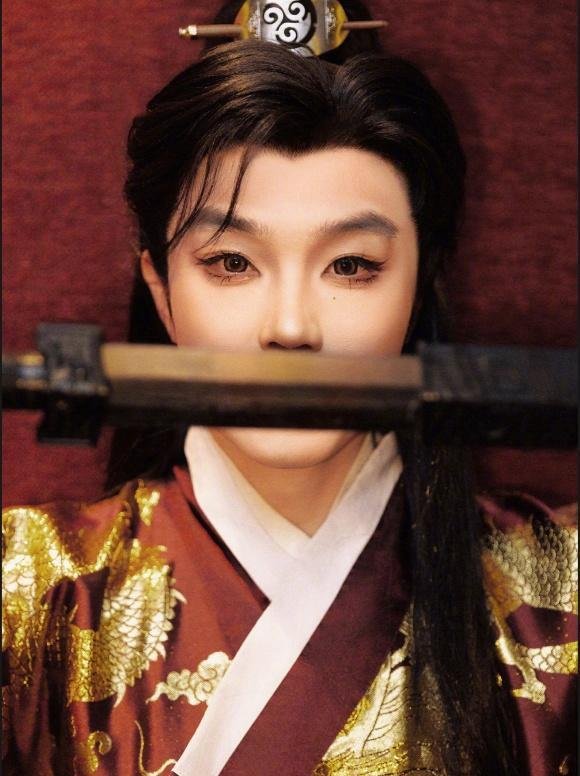 大鹏爆改古风美男造型!这颜值简直可以媲美一线小鲜肉了!