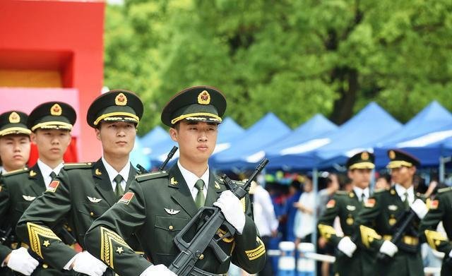 士兵考士官学校如果考200到300分能不能上啊?