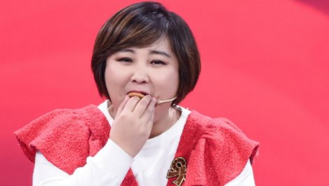 贾玲和姜昆两人长得很像,贾玲被传是姜昆的“私生女”,贾玲是如何回应的?