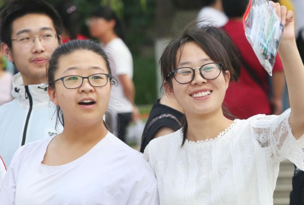 河南考了674分学生盼重伤父亲醒来,他的父亲究竟发生了什么?