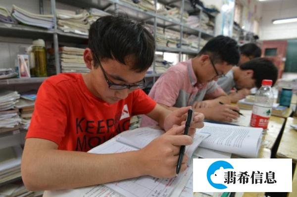 2023年高考迎来新变化,教育部再发新消息,一盆冷水从天而降