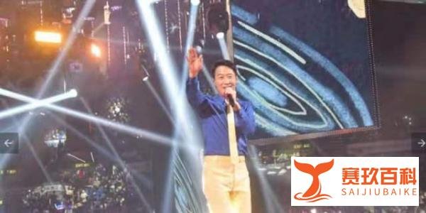 媒体曝黎明演唱会宣布再婚，舞台上表白太太，承认其天王嫂身份