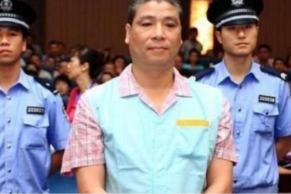 42岁美女胡洁身价高达上亿,却为何要嫁给二婚的周立波?