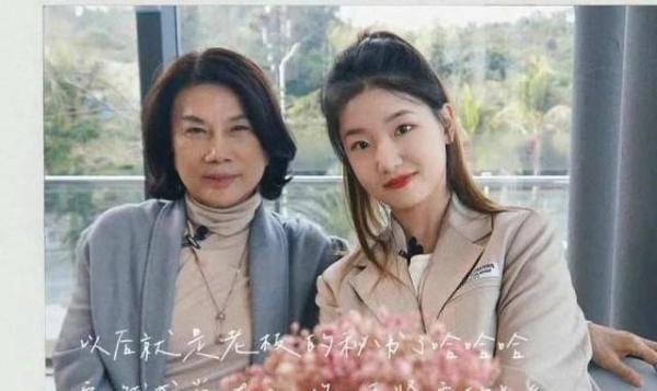 董明珠22岁美女秘书 原来就是MCN的红人