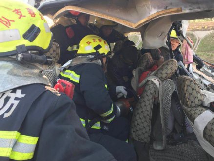 吉林发生车祸致18死1伤，死者多为掰苞米零工，这起事故到底怎么发生的？