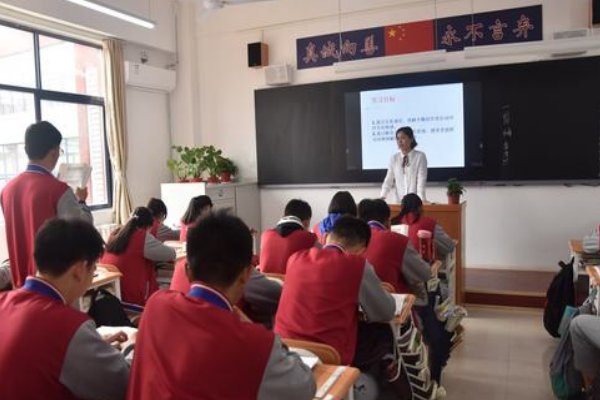 天似穹庐的穹庐是什么意思