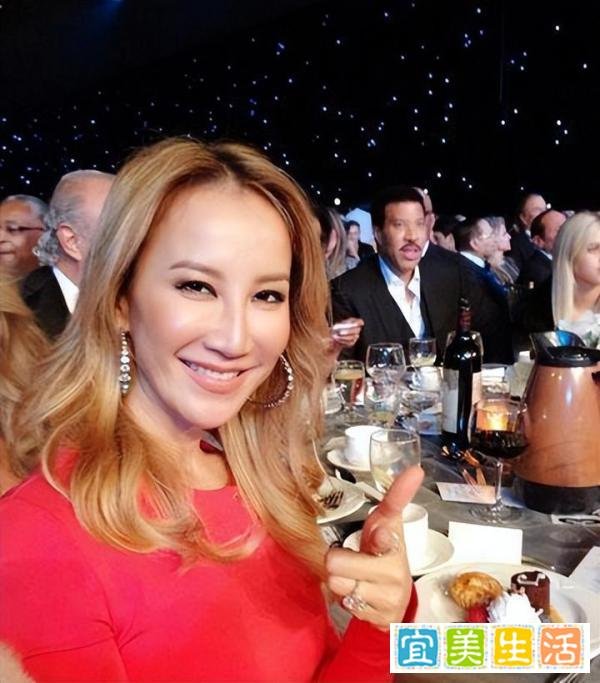 姐姐：李玟脑死亡后母亲仍不放弃，曝其割脉自杀，未写遗书！