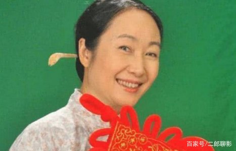 本是护士却意外成为演员，丈夫去世13年，独自抚养女儿，潘结如今怎样了？