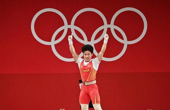 东京奥运会,侯志慧为什么会穿上2016年的队服参加举重比赛?