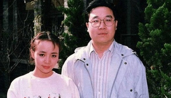 宋丹丹与“渣男”前夫英达之子，名字为什么叫巴图？