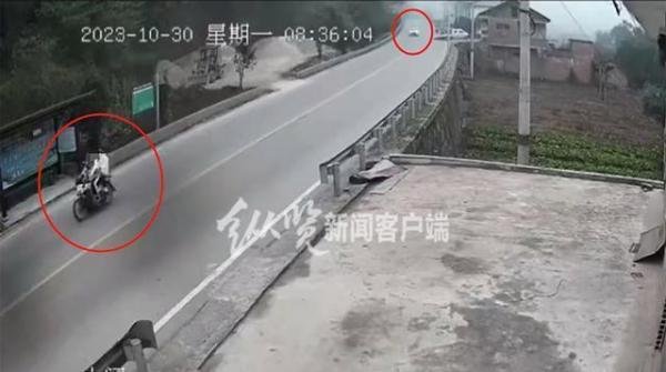 交警追赶摩托车致2死？检方介入