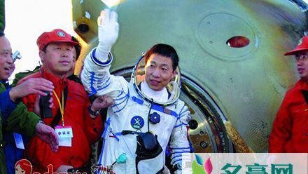 杨利伟出舱时满脸鲜血，专家解释血迹来源真相更可怕