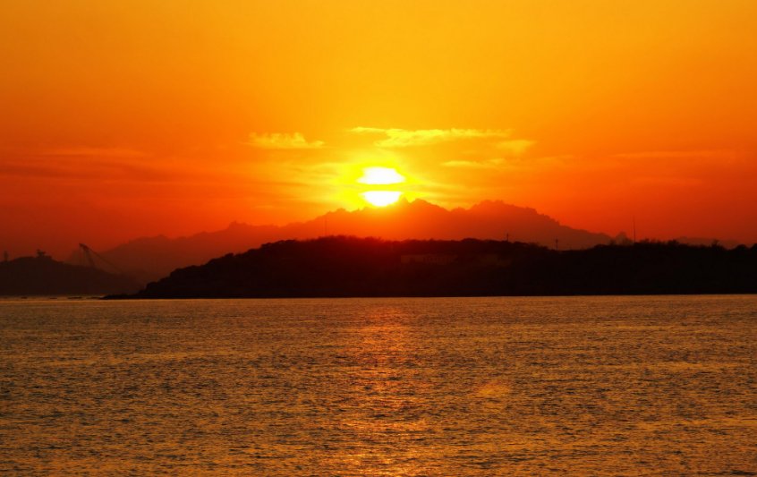 余辉和夕阳是一个意思吗?