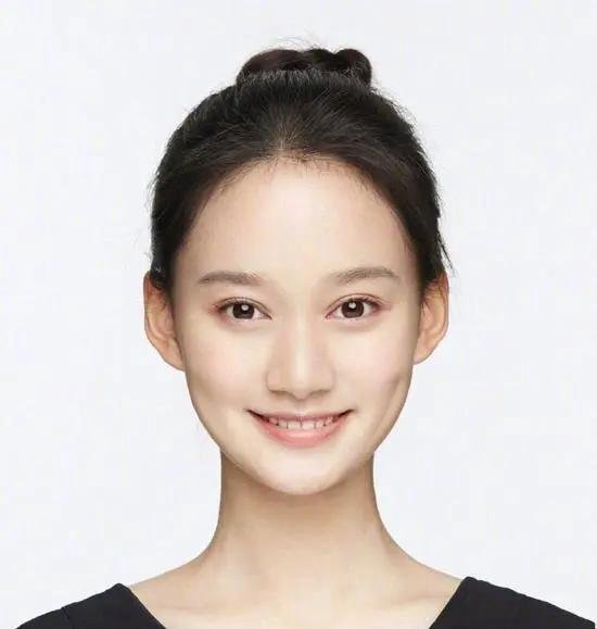 北电艺考成绩公布，张子枫只考了第三名，前两名要成明日之星？