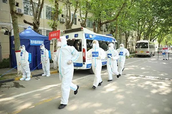 广州连续3天新增超2000例,当地本轮疫情有何特点?
